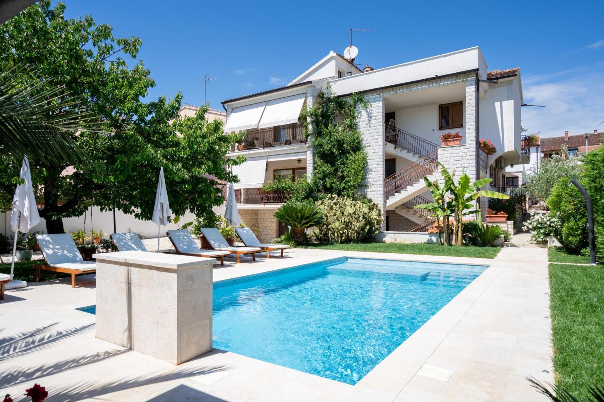 Apartments Maras Porec Exterior photo