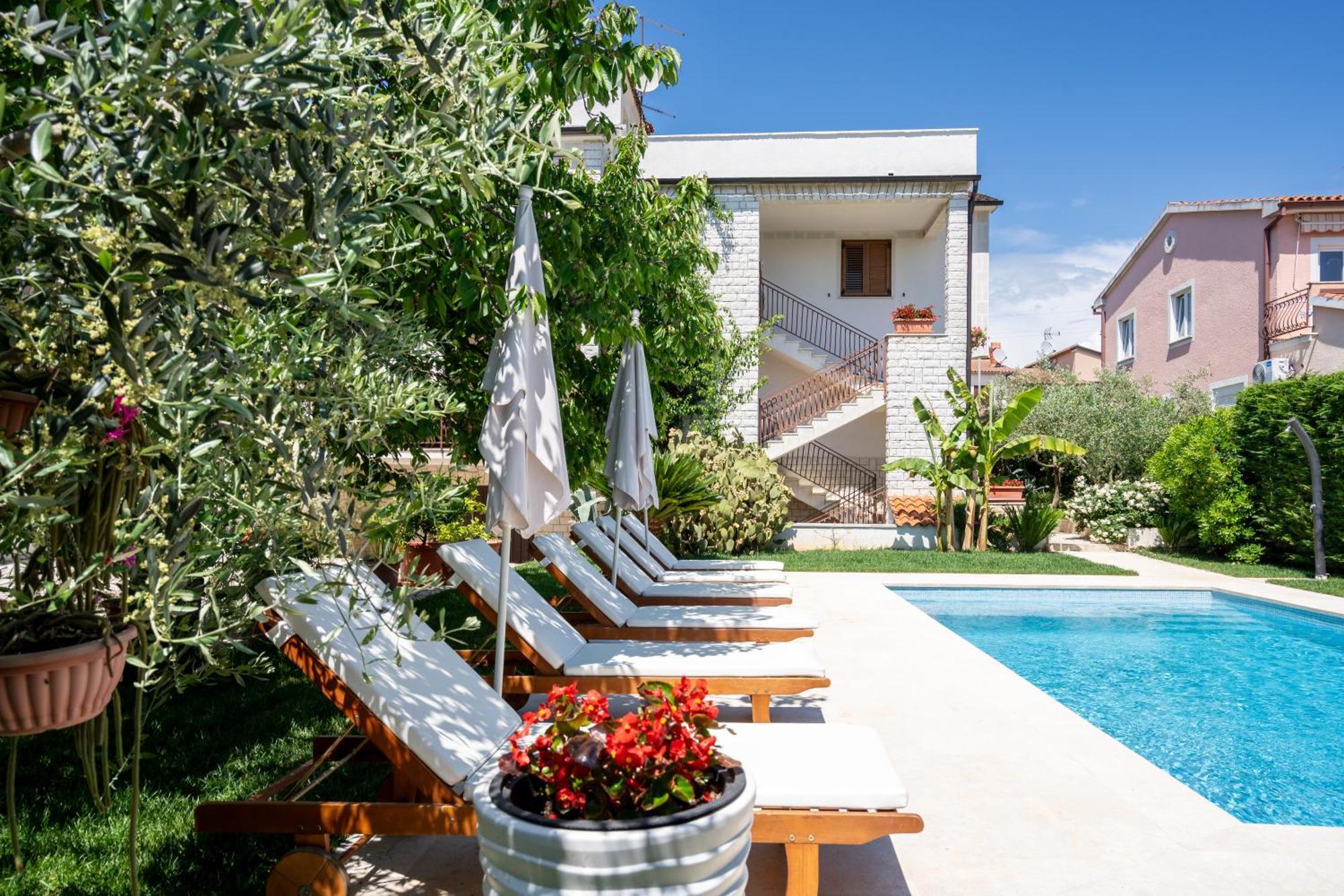 Apartments Maras Porec Exterior photo